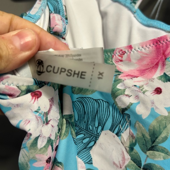 Cupshe blue floral one piece swimsuit - Picture 4 of 4